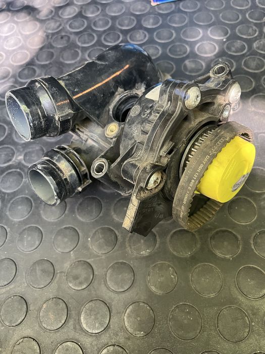 Водяна помпа з Volkswagen Passat B7 двигун CDAA ea888 gen2