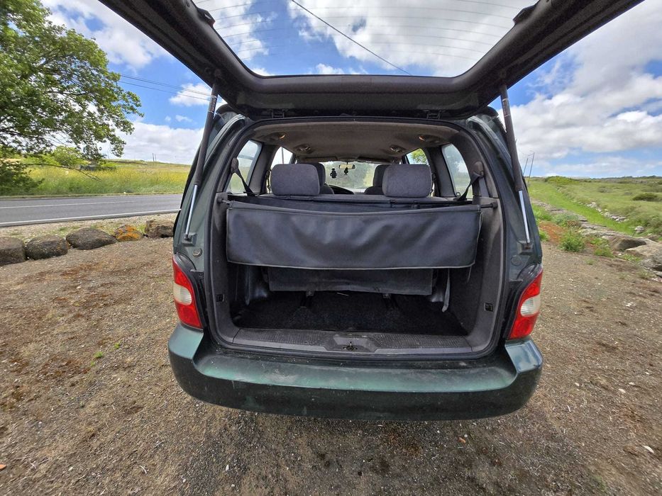Kia Carnival 7 lugares - 2001
