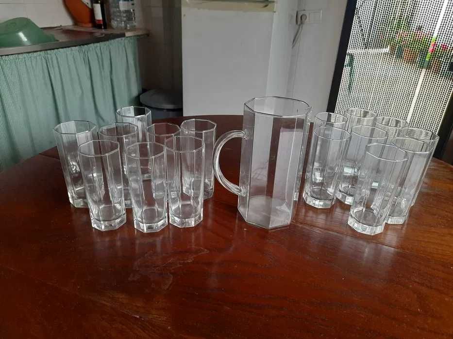 Conjunto de Jarro e 16 copos