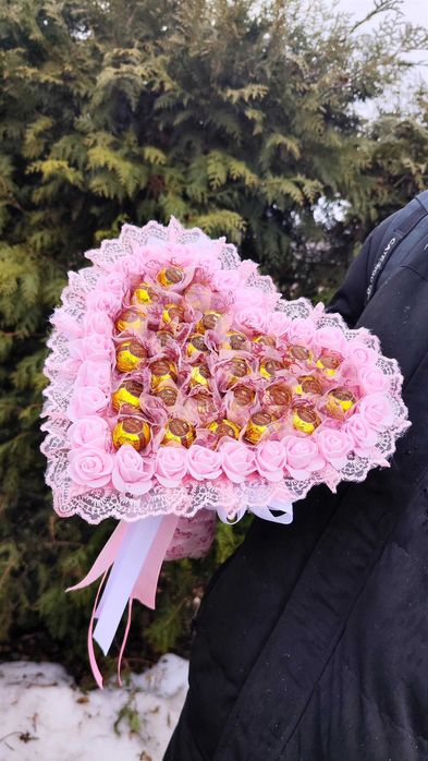 Букет серце для дівчини на день закоханих, подарунок из конфет