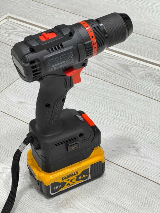 Адаптер перехідник з інструменту Dnipro m на акб Dewalt 3д друк