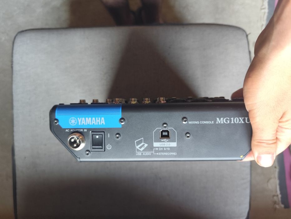 Vendo Yamaha MG10XU usada 2 vezes (1 mês)