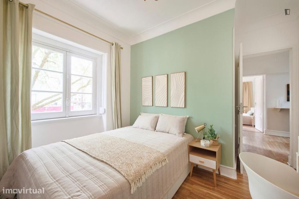 Quarto - localizado em Roma-Areeiro Lisbon
