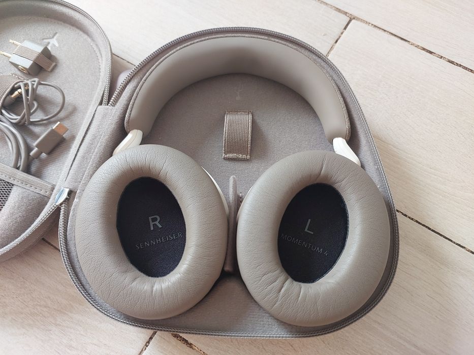 Навушники Sennheiser Momentum 4