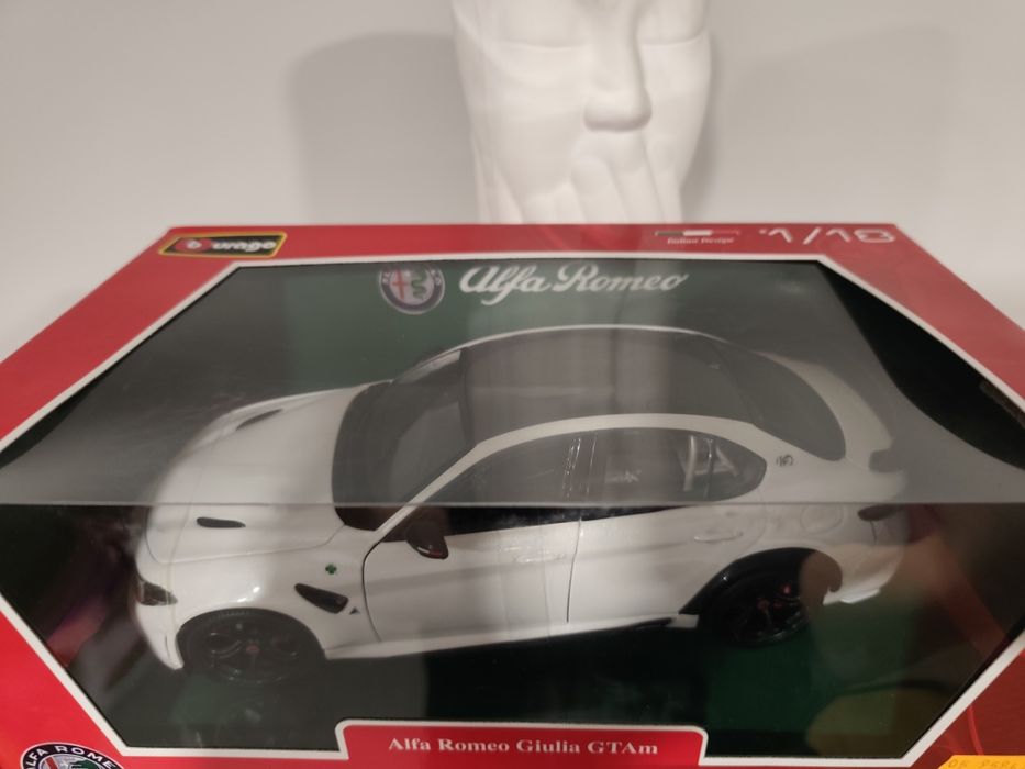 1/18 Alfa Romeo Giulia GTA m burago carro coleção miniatura