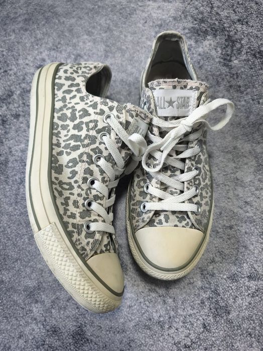 converse leopard shoes