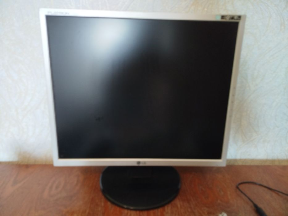 Монітор гарної якості. Рік випуску 2006.
