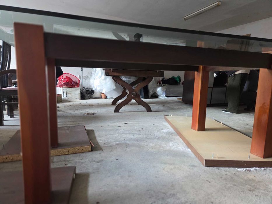 Mesa madeira maciça com vodro temperado