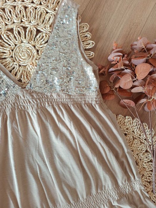 sliczna cekinowa bezowa pastelowa tunika z dekoltemV cekiny 38M bluzka