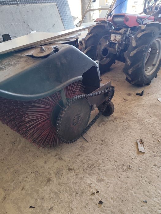 Zamiatarka spalinowa