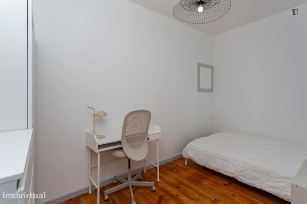Apartamento com 5 quartos - localizado em Anjos Lisbon