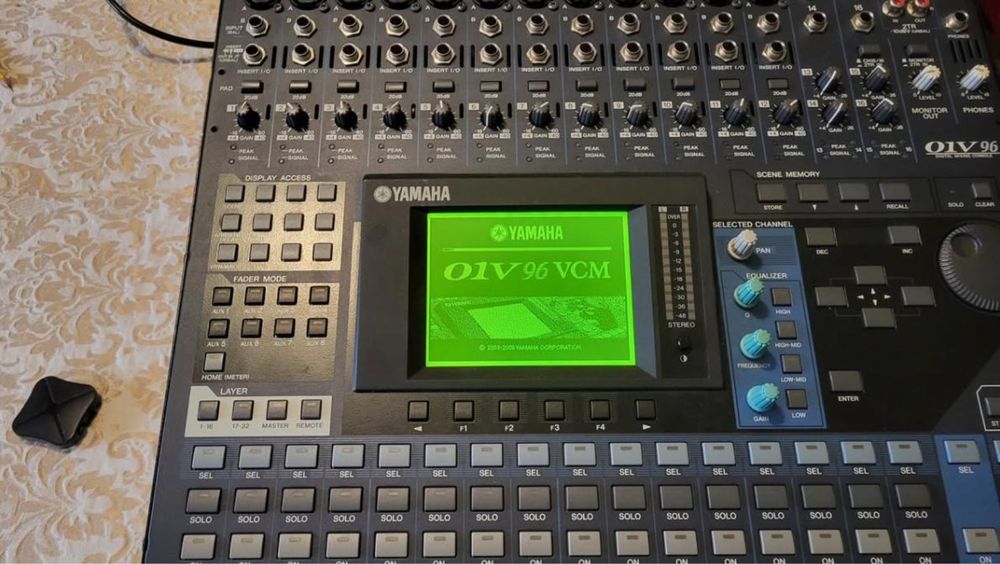 Mesa digital yamaha  01V96 VCM