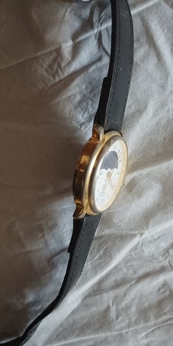Zegarek Gucci piękny ze zmienna tarcza noc/dzień