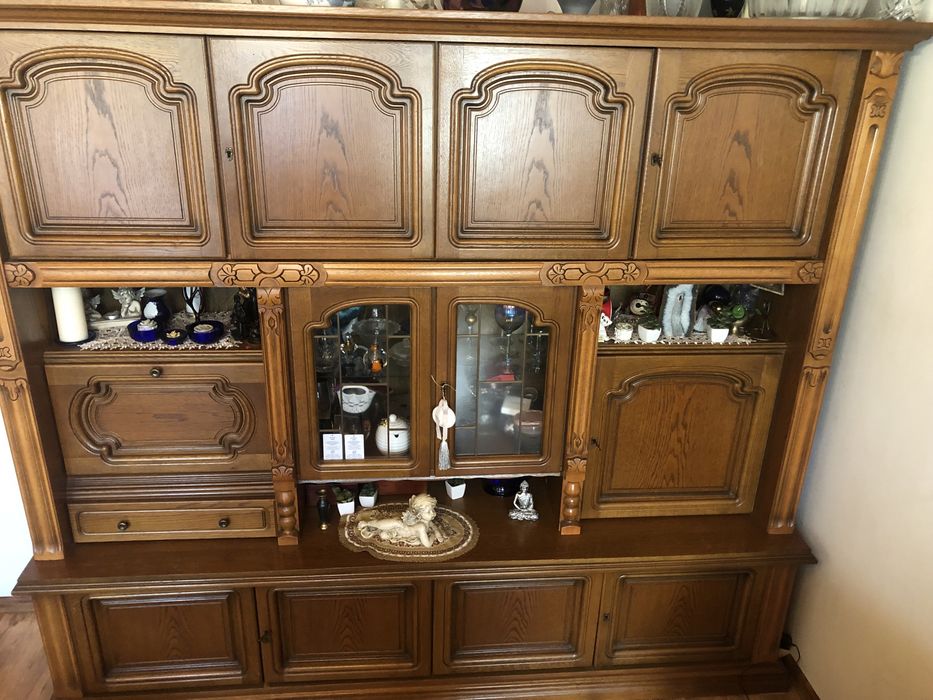 Stary kredens zdobiony - regał