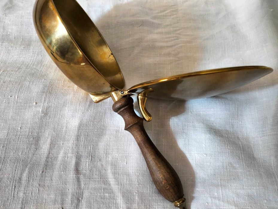 Латунная  пепельница ,подсвечник ,шкатулка