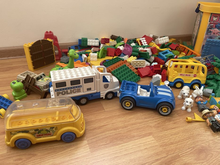 Набір наборів конструкторів Лего дупло в коробці