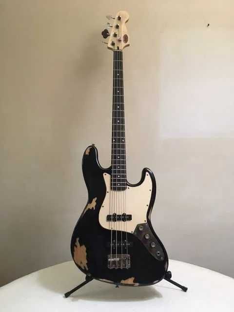 Baixos novos JMS com garantia. Modelos únicos montados à mão.