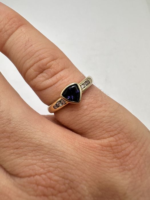 Złoty pierścionek z tanzanitem 0,45ct i diamentami