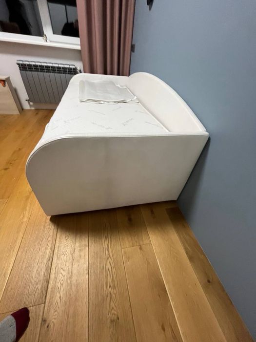 Продам кровать без матраса