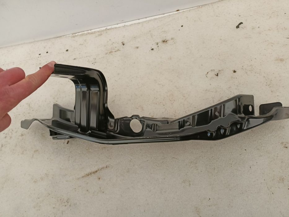 Mitsubishi Eclipse Cross Lift FL 21-24 lewy wspornik okluar lampy pasa