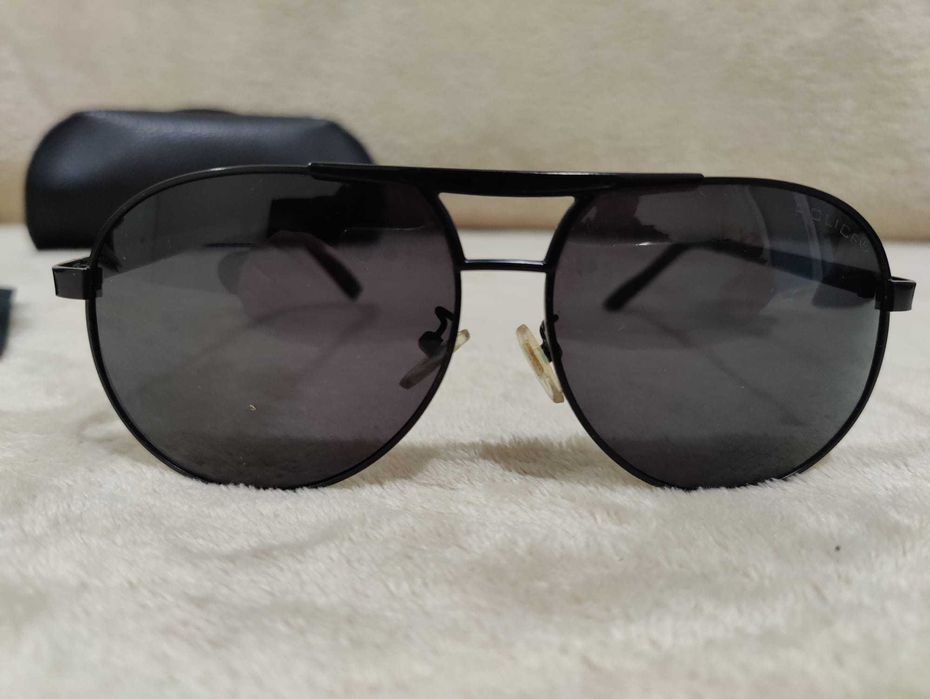 Óculos de sol Guess em muito bom estado