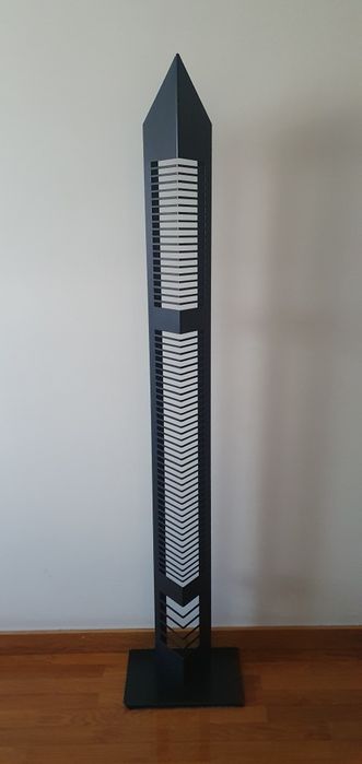 Torre em metal para CD