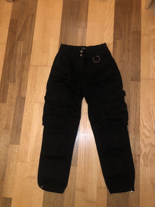 чорні штани з Bershka