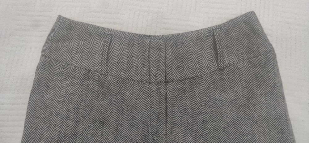 Eleganckie szare spodnie w tzw. "jodełkę" rozm. 34