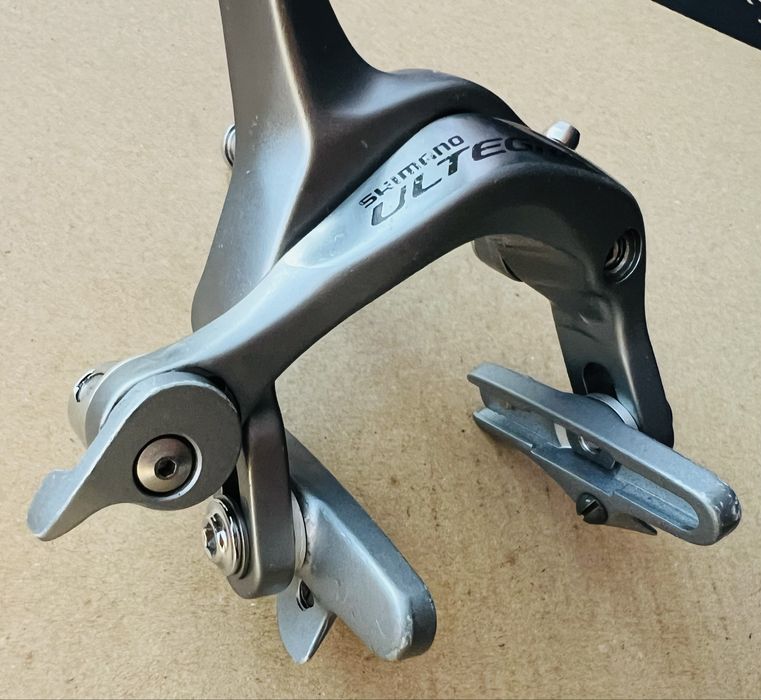 SHIMANO ULTEGRA BR-6700 Hamulec aluminiowy szosowy przedni U-Brake