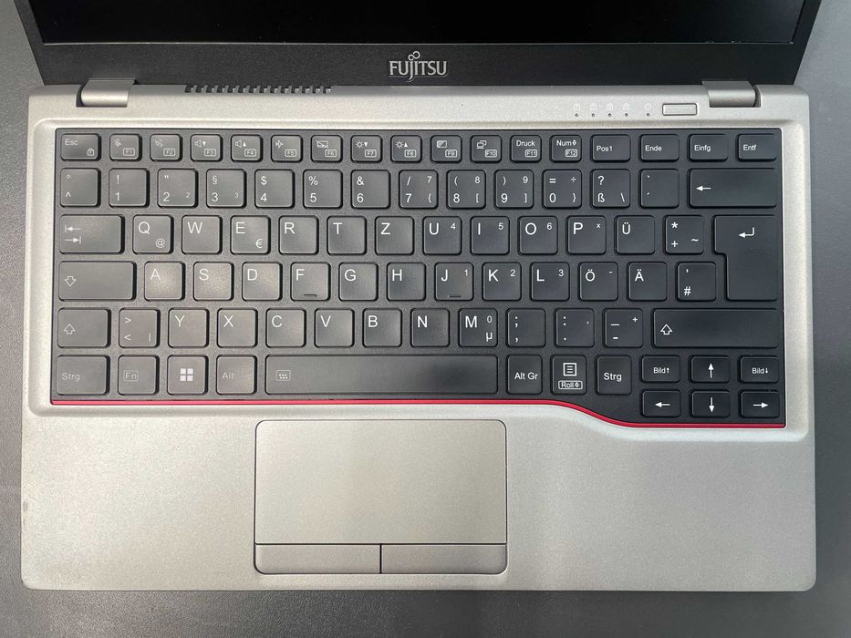 Японія - Fujitsu LifeBook U7312 (Core i5-1235U7\16Gb-DDR4-256Gb-SSD)