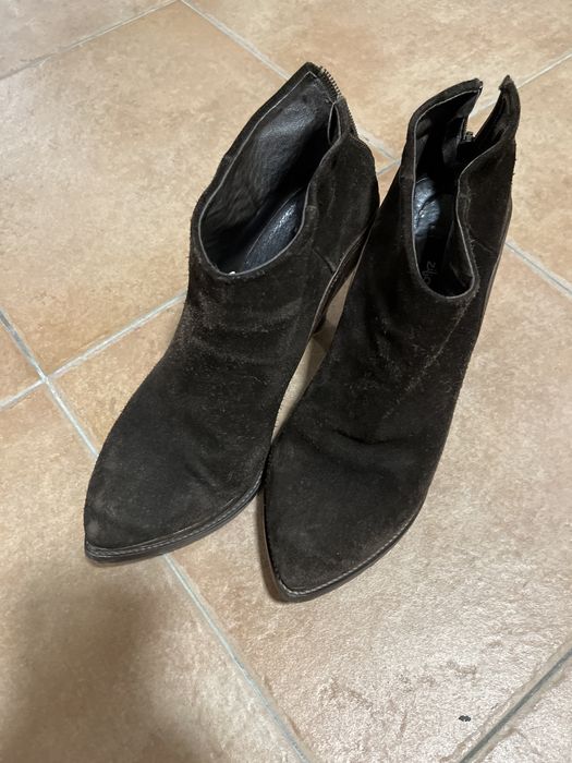 Botas castanhas de salto em pele