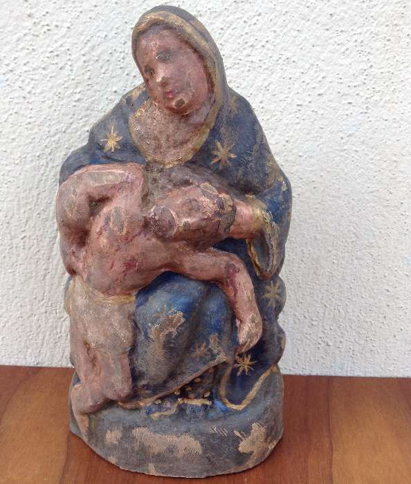 Imagem Pietá em madeira de castanho com pintura