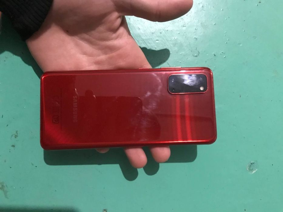 Продам телефон самсунг s20