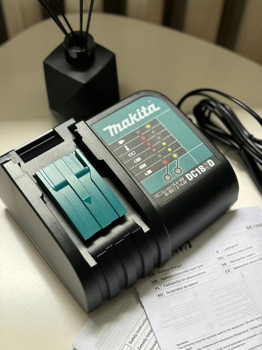 Ładowarka Li-Ion 14,4V-18V - szybkie ładowanie, oryginalna