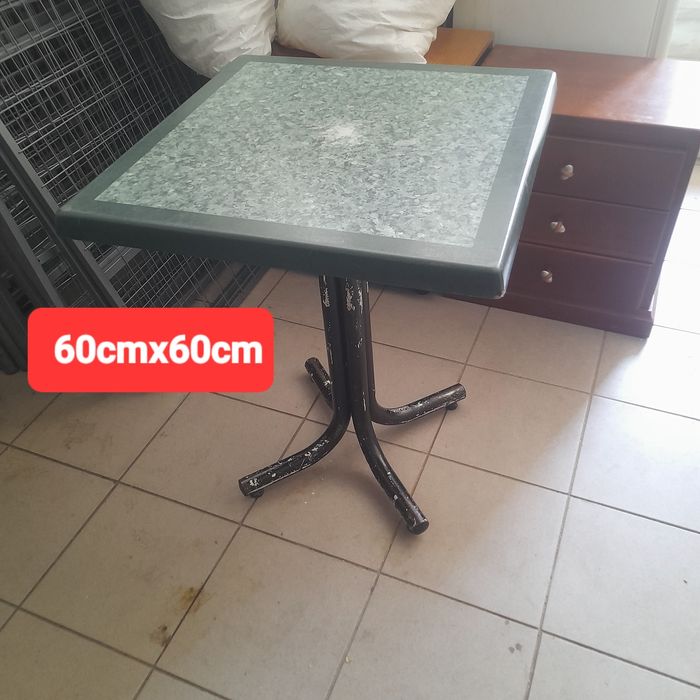 Mesas e cadeiras