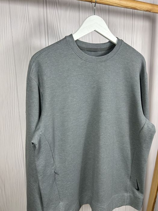 Nike Yoga Crew Grey світшот кофта з гарним базовим дизайном Розмір М