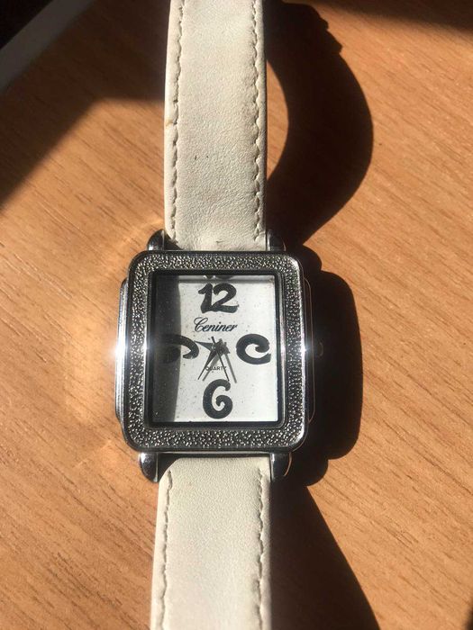 Наручные женские кварцевые часы