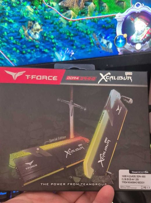 Pamięć RAM DDR4 4000mhz CL18 T Force XCALIBUR