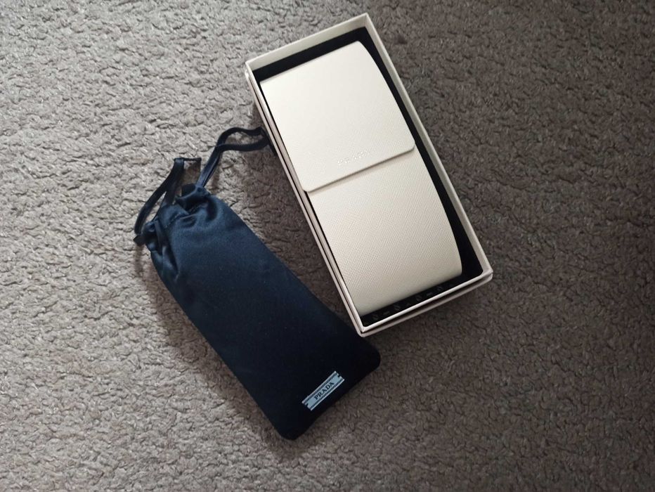 Nowe okulary przeciwsłoneczne Prada 17WS