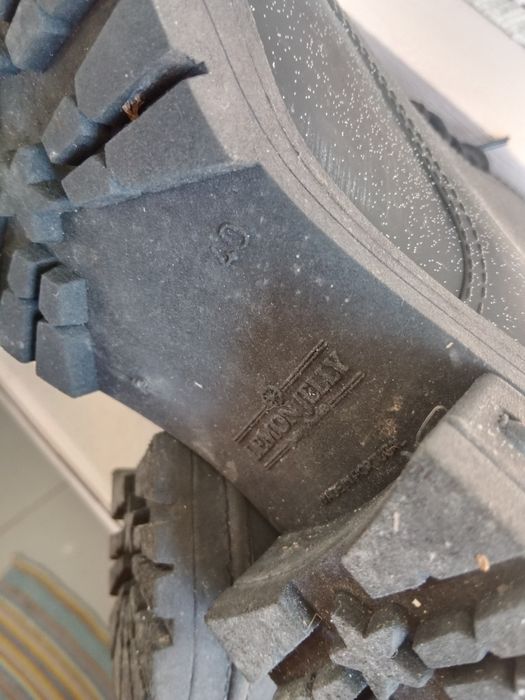 Botas pretas com atacadores Lemon jelly