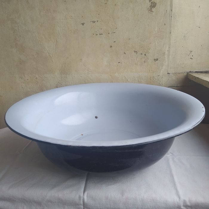 Таз большой эмалированный. Советский.: 250 грн. - Сад / огород Днепр на Olx