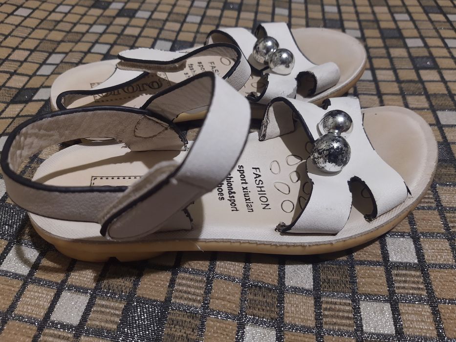 Босоножки, кроссовки, тапочки детские разные