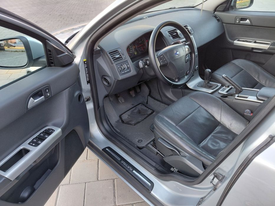 Продаю VOLVO V50.
