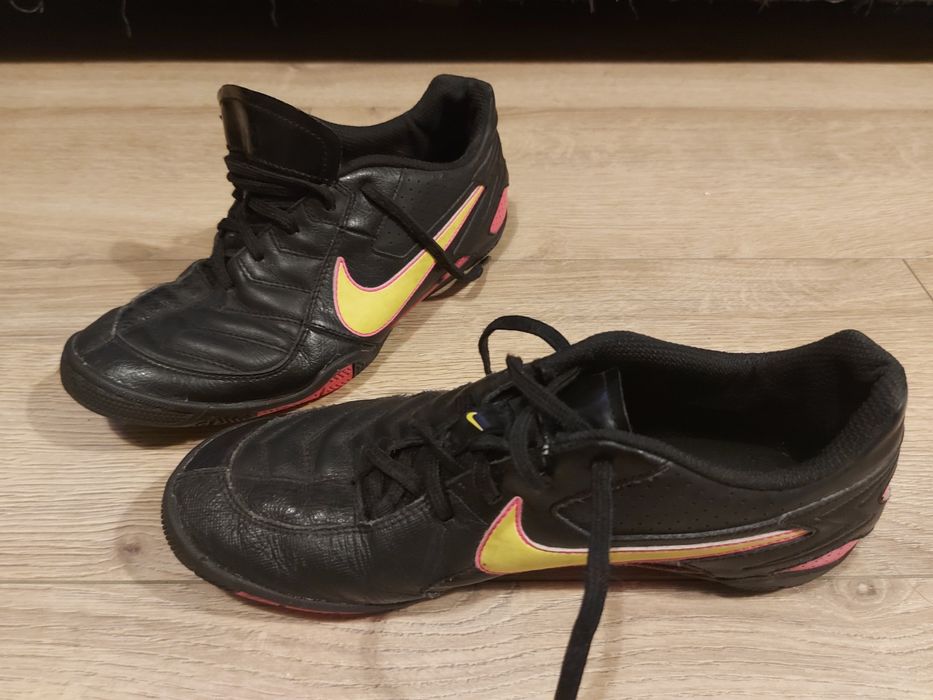 Buty halowe bezkorkowe do pilki noznej 40