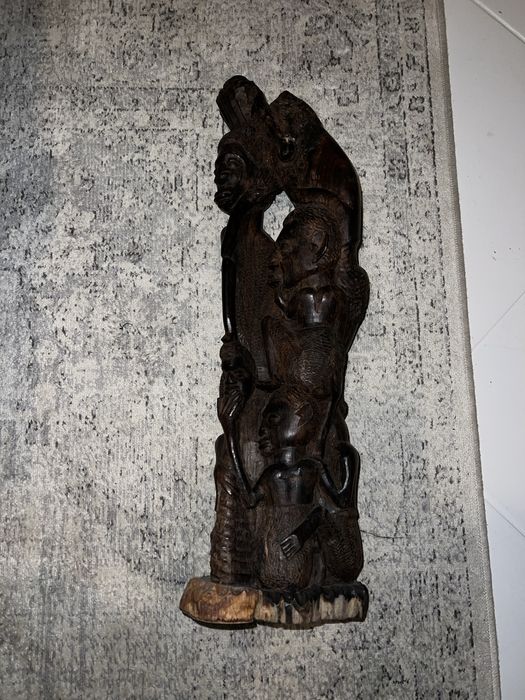 Figurka drewniana ciemna afrykańska