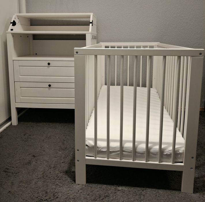 Łóżeczko + przewijak z komodą Ikea+nowy materac z matą