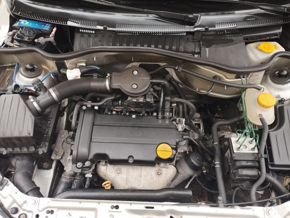 Opel Corsa 1.2 a gasolina