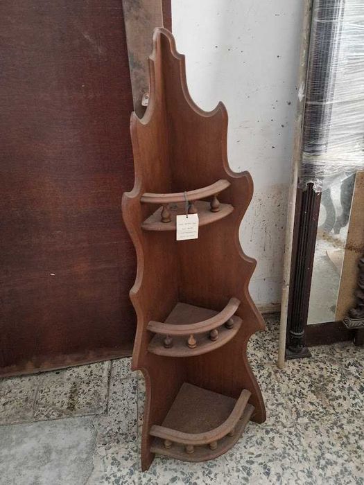 Estante de canto