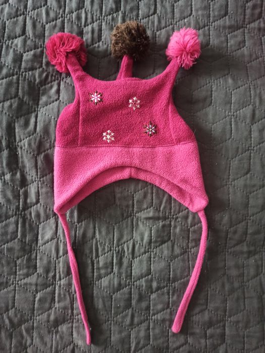 Зимняя флисовая шапка с балабонами