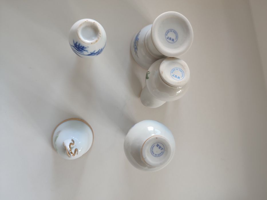 Cinco miniaturas em porcelana